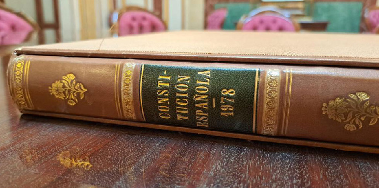 Una decena de ediciones de la Constitución 